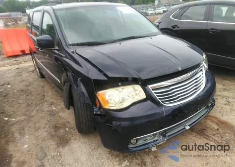 2013 Chrysler Town & Country Touring z USA, uszkodzony, nr VIN 2C4RC1BG5DR659623